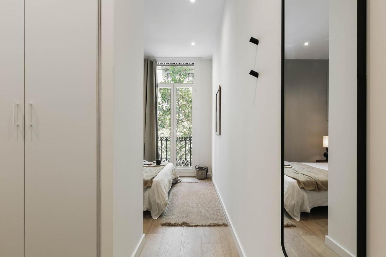 Pontone - 2 Bedrooms And Balcony In Eixample Dreta Appartement Barcelone