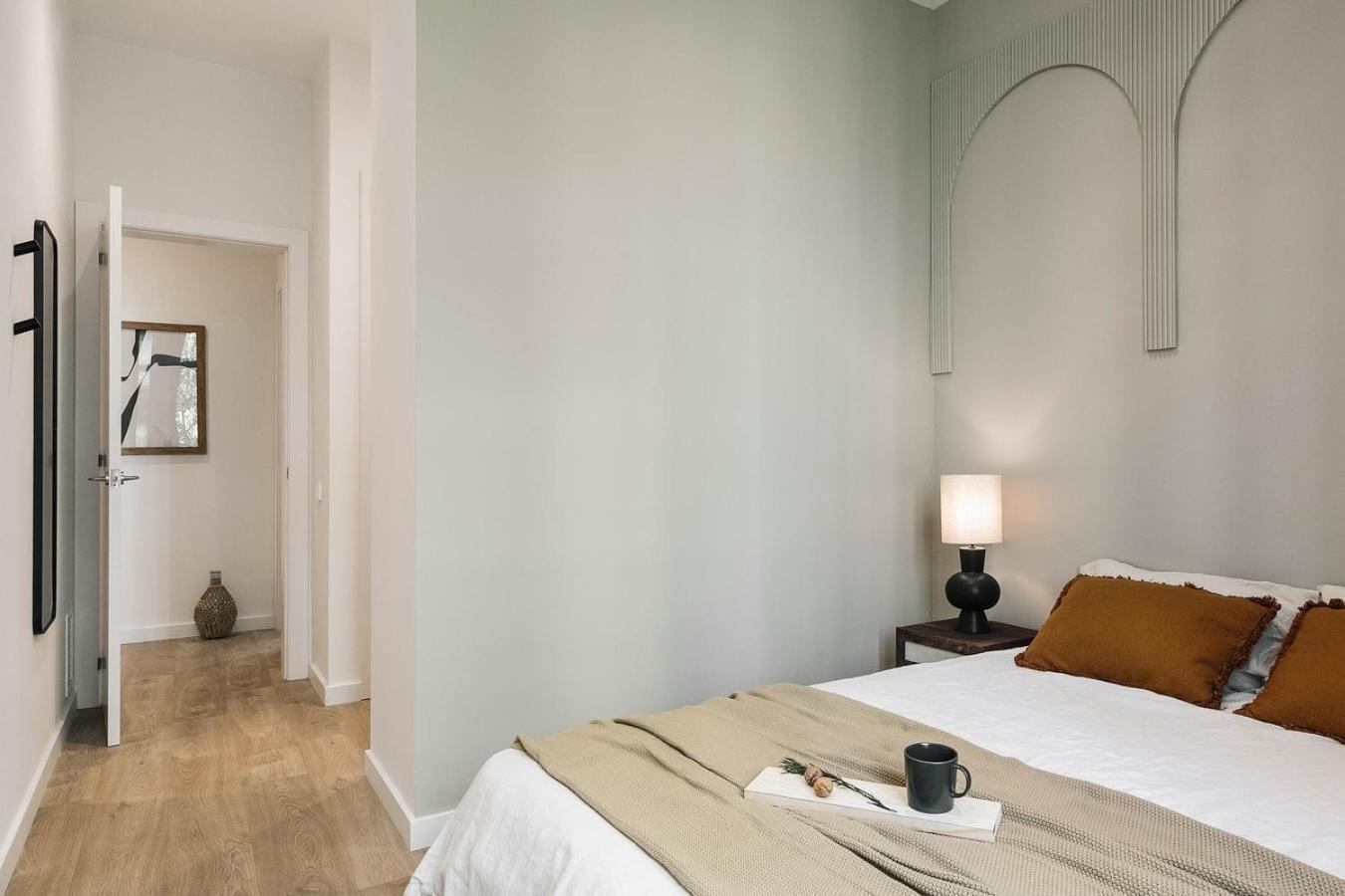 Pontone - 2 Bedrooms And Balcony In Eixample Dreta Barcelona