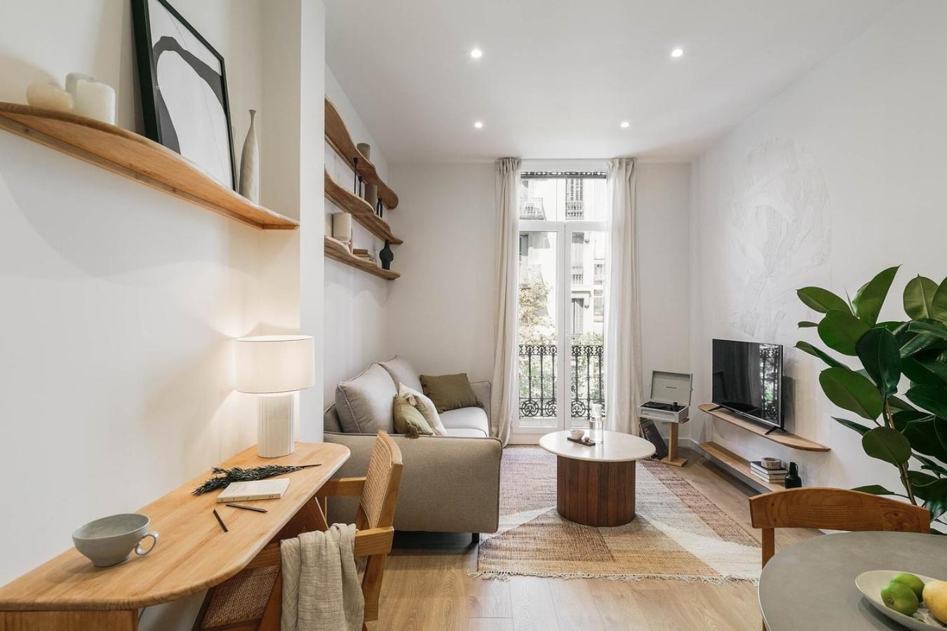 Pontone - 2 Bedrooms And Balcony In Eixample Dreta Barcelone