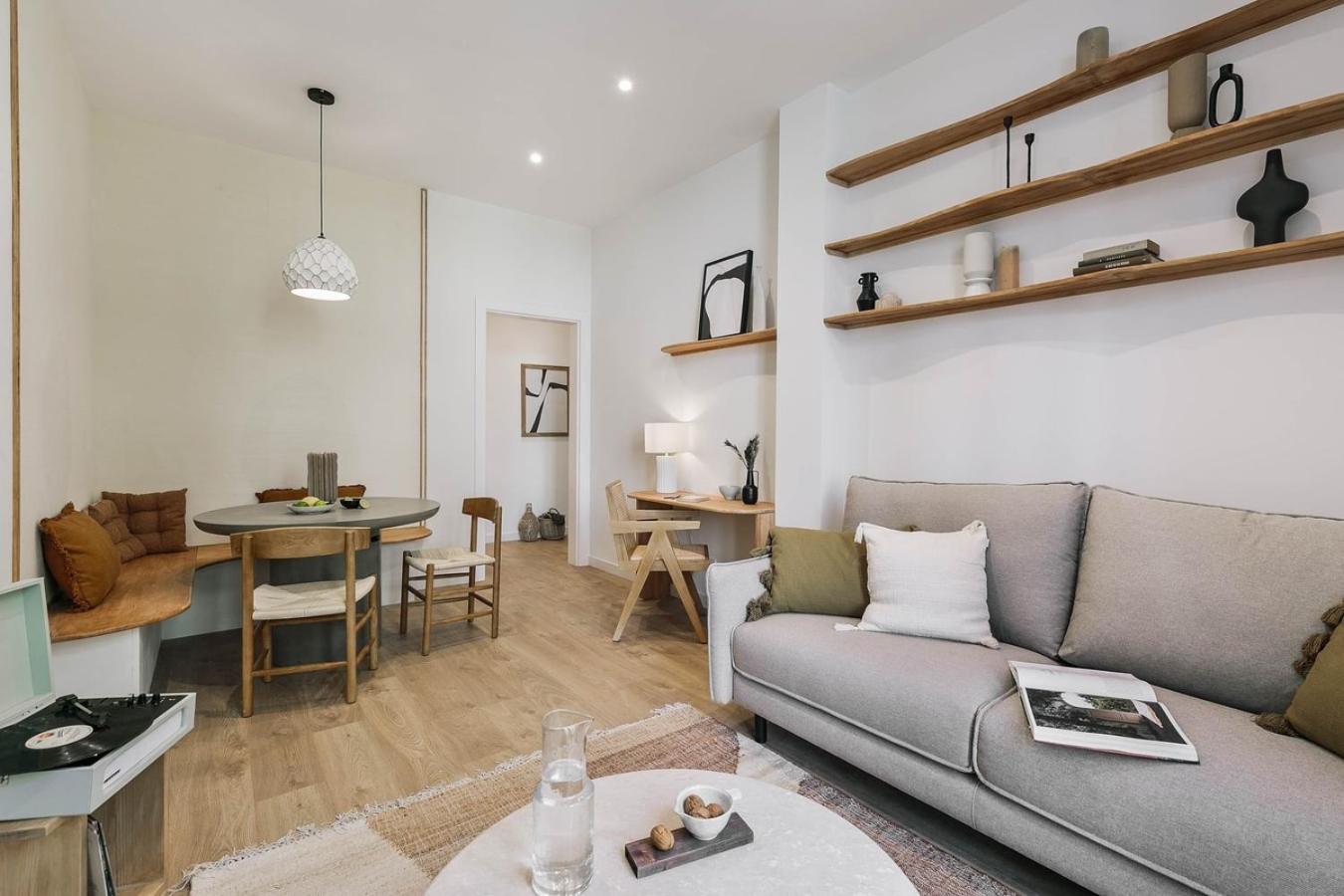 Pontone - 2 Bedrooms And Balcony In Eixample Dreta Appartement