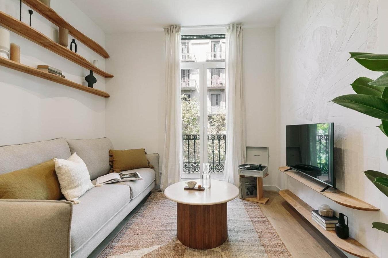 Pontone - 2 Bedrooms And Balcony In Eixample Dreta Barcelone