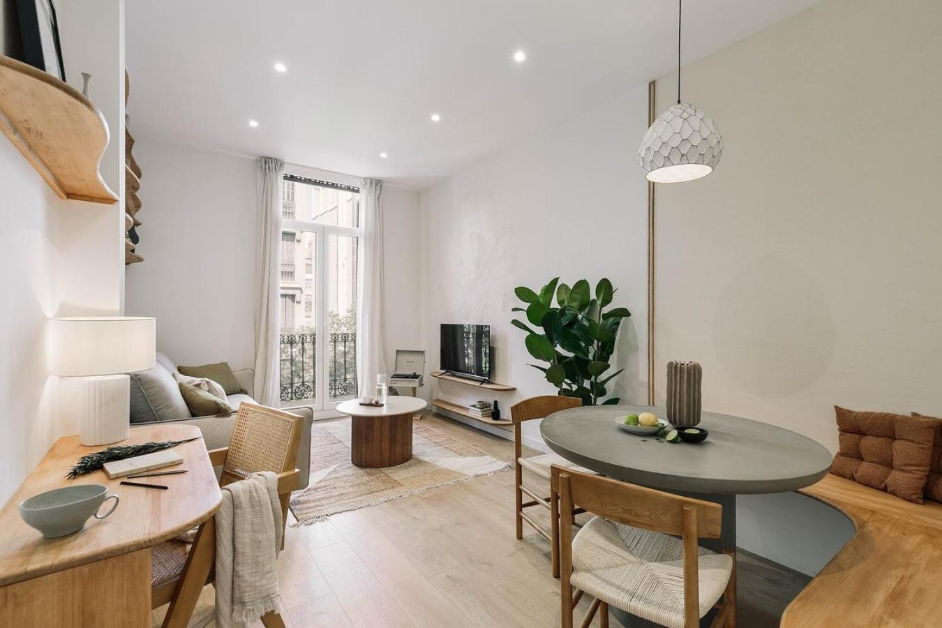 Pontone - 2 Bedrooms And Balcony In Eixample Dreta * Barcelone