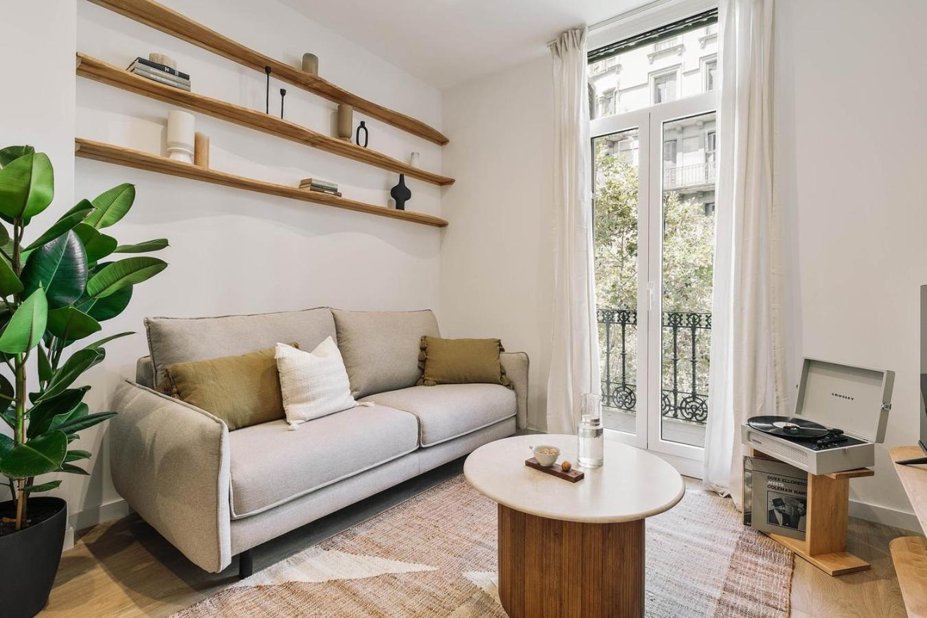 Pontone - 2 Bedrooms And Balcony In Eixample Dreta Appartement